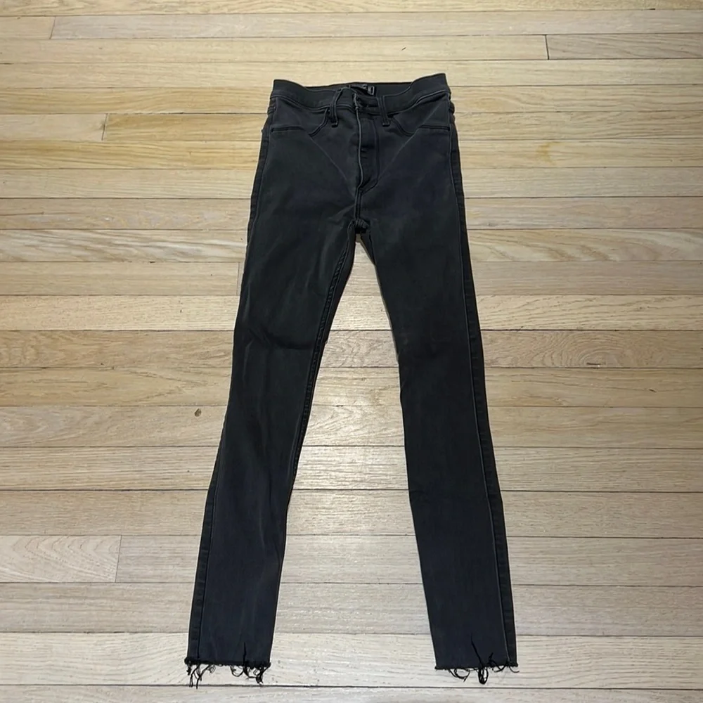 Abercrombie & Fitch. High Rise Jeans with Distressed Hem. Size 24. - Picture 1 of 4